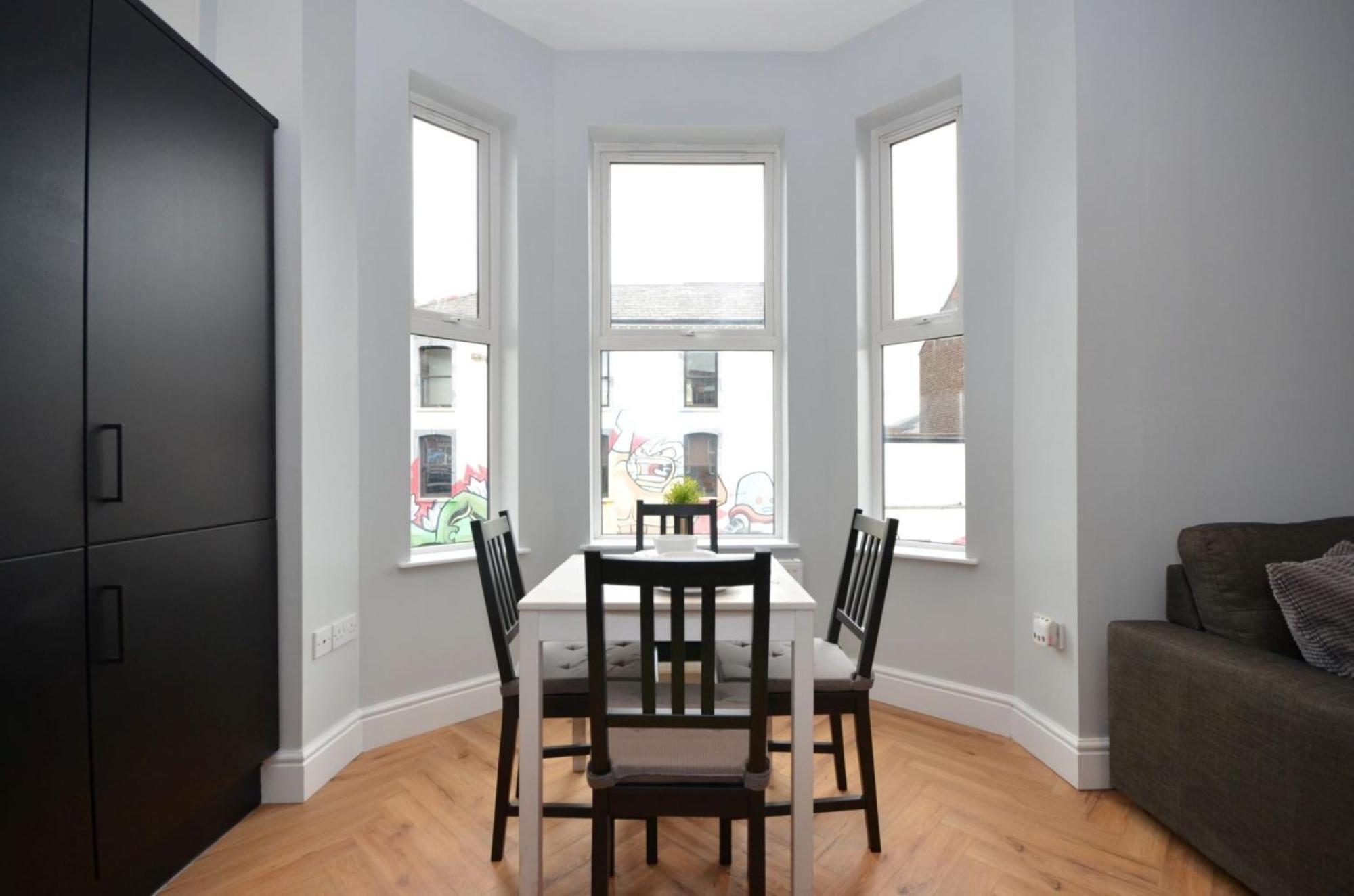 2 Bdr & 1 Bdr Apartments At Queens Uni By Belfast City Breaks מראה חיצוני תמונה