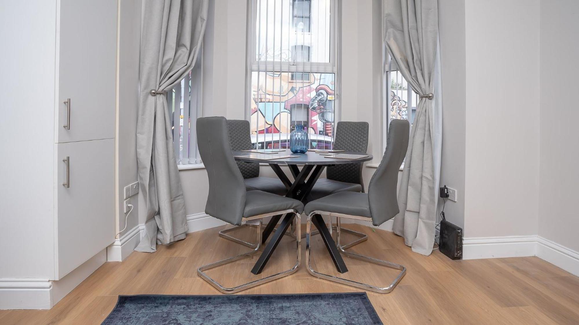 2 Bdr & 1 Bdr Apartments At Queens Uni By Belfast City Breaks מראה חיצוני תמונה