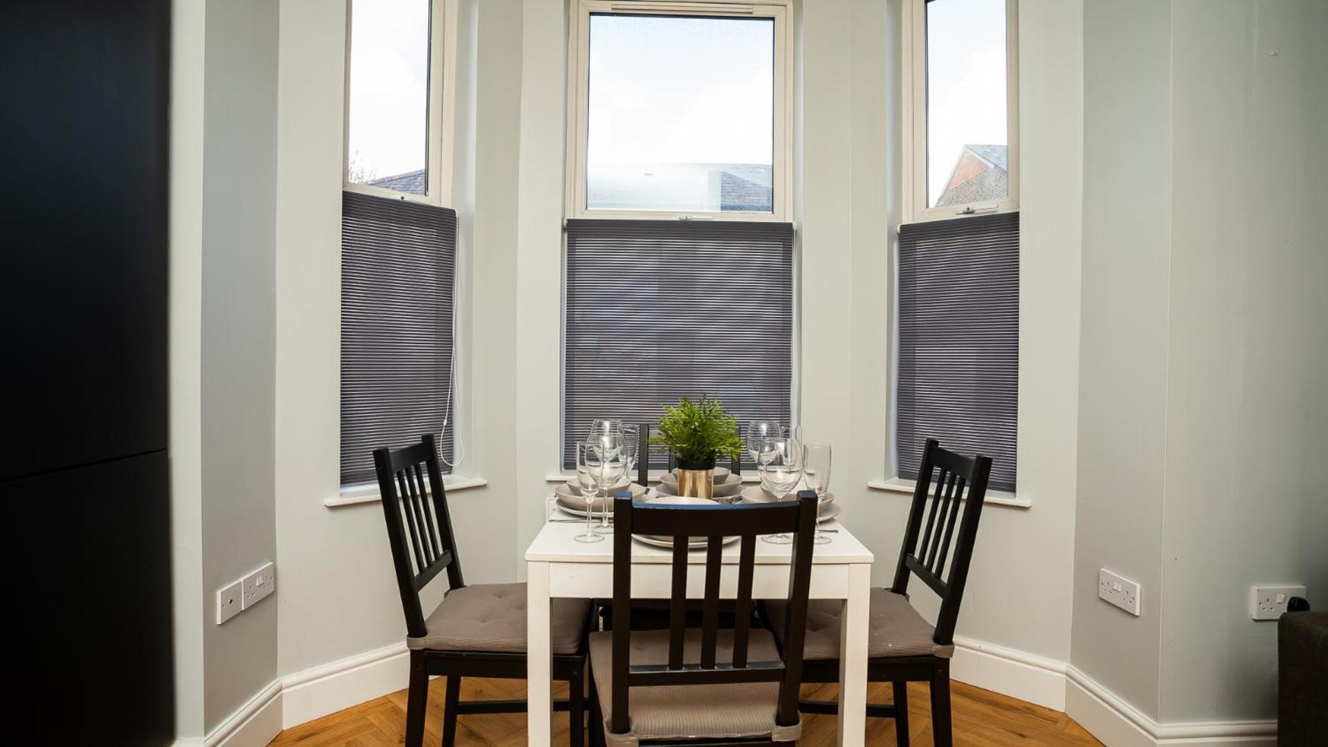 2 Bdr & 1 Bdr Apartments At Queens Uni By Belfast City Breaks מראה חיצוני תמונה