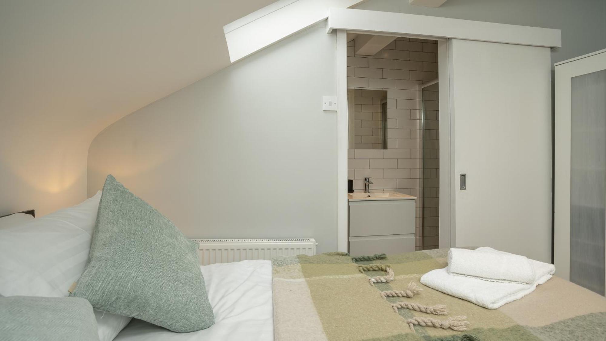 2 Bdr & 1 Bdr Apartments At Queens Uni By Belfast City Breaks מראה חיצוני תמונה